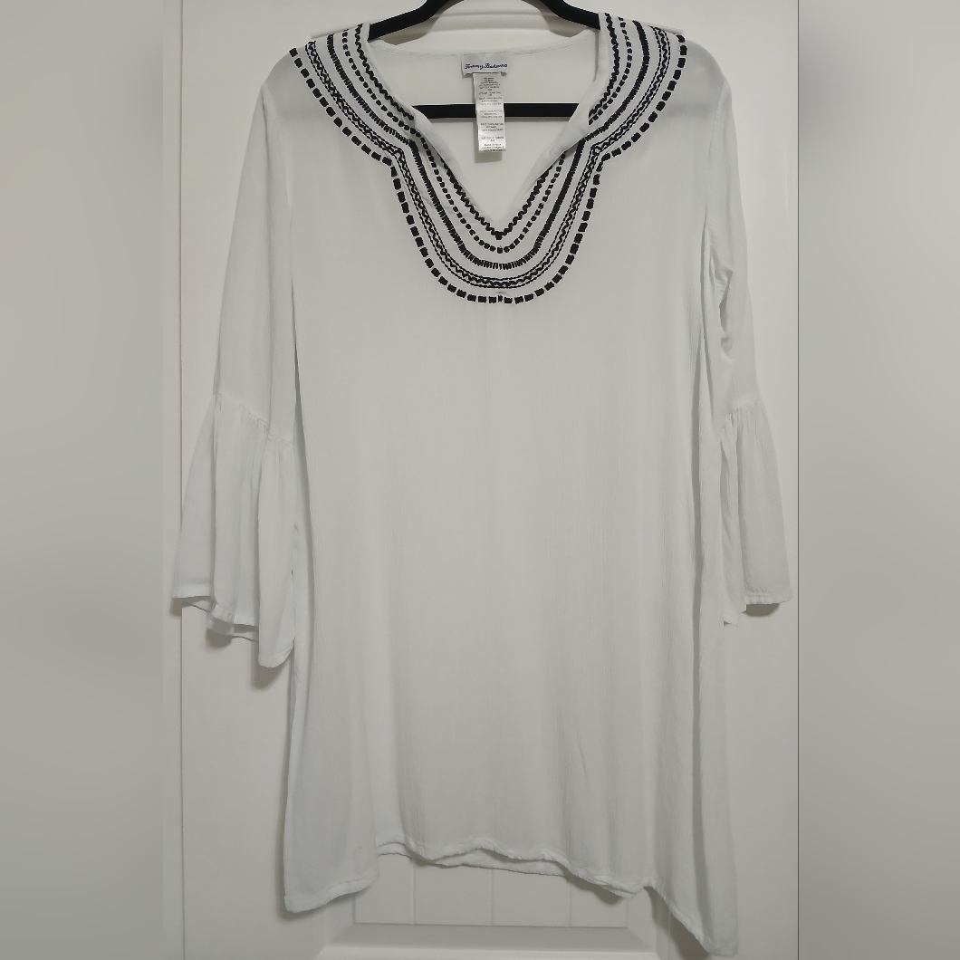 White Tommy Bahama Tunic With 3/4 Sleeves And Embroidered Collar.